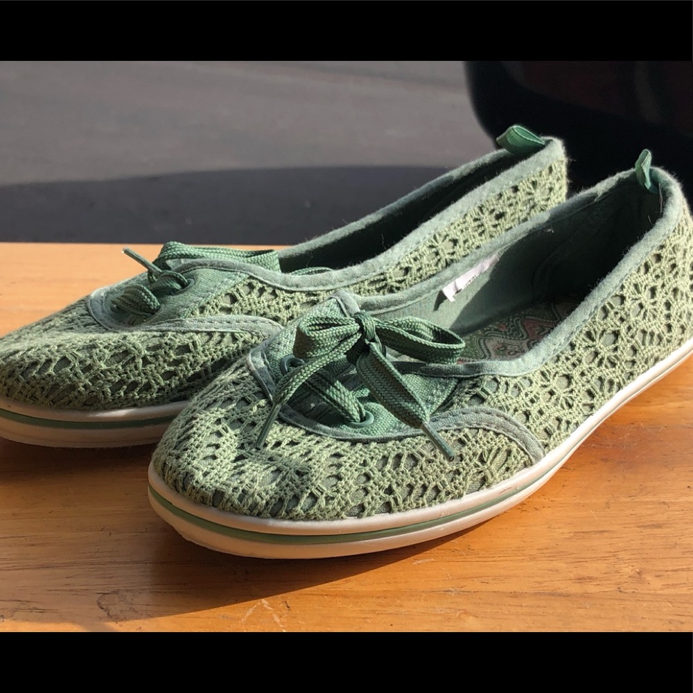 Etc Love Women’s Green Slip On Shoes Size M(7/8)